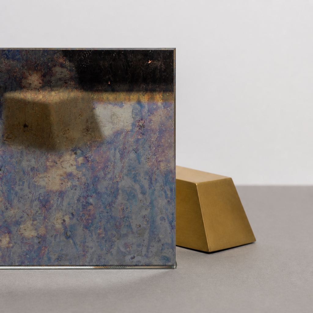Lustro antyczne — fotografia próbki szkła METAL LAB